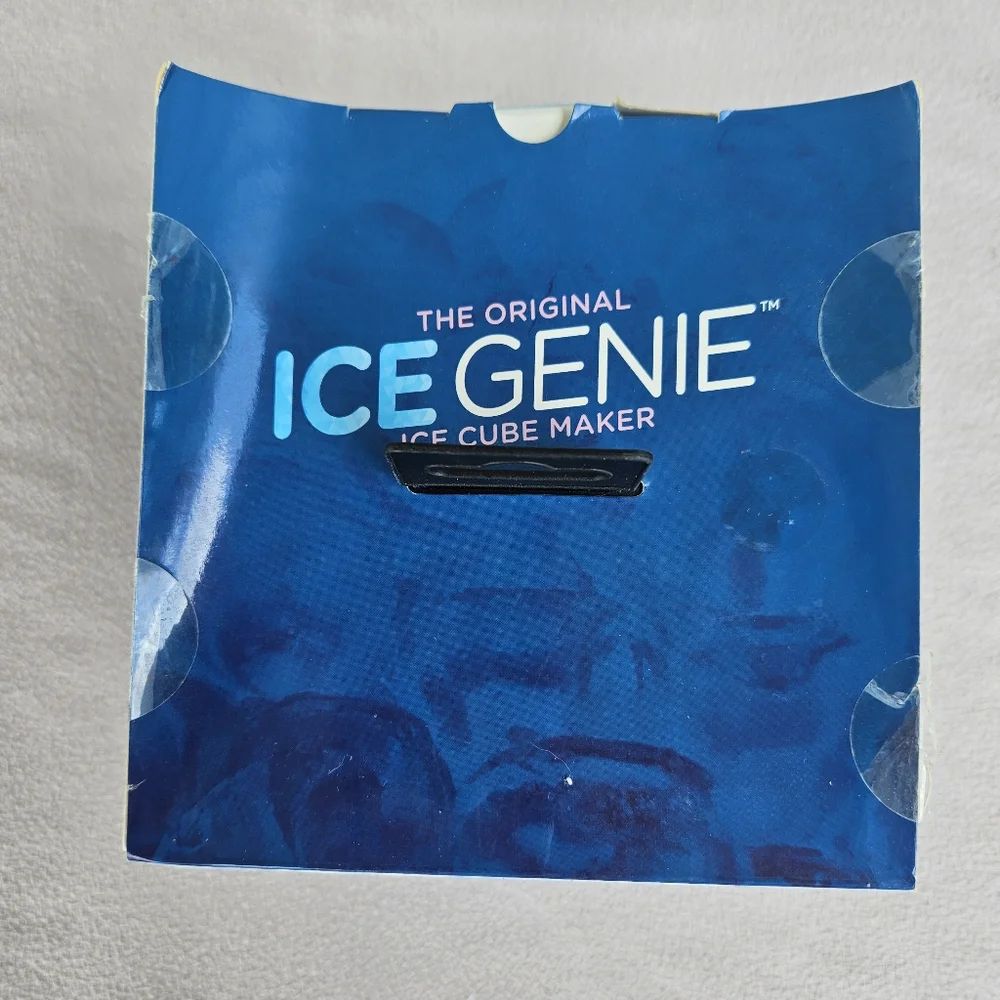 Ice Genie Compact Silicone Ice Cube Maker Fill Freeze Squeeze Space Saver Dorm